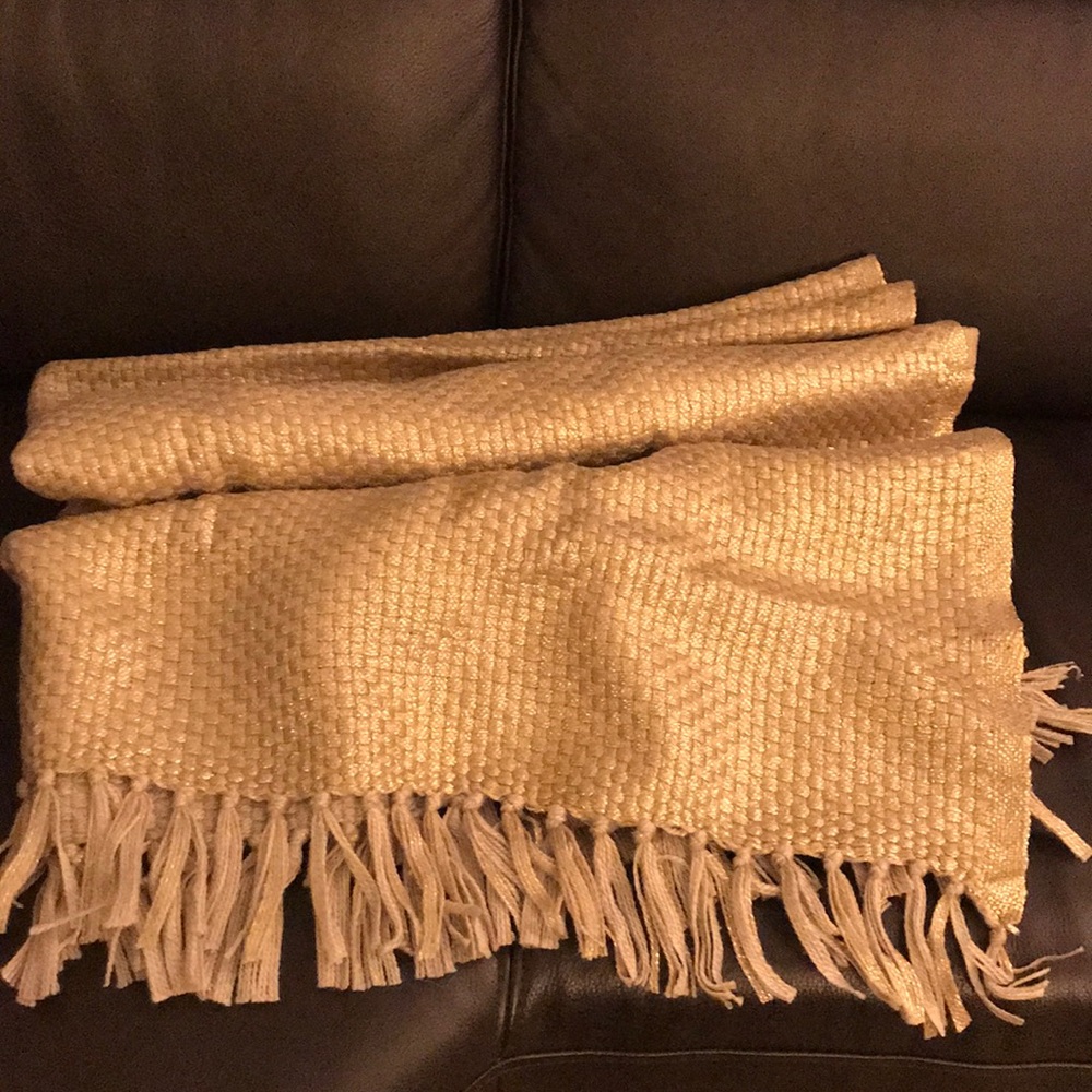 Blanket / throw with gold color print